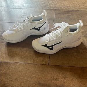 Mizuno White and Black Athletic Shoes with Mesh Upper